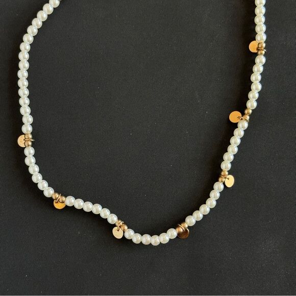 Pearl Layered Necklace - Picture 4 of 8